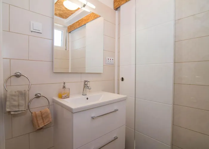 Apartment Andrej In By Interhome Veli Losinj