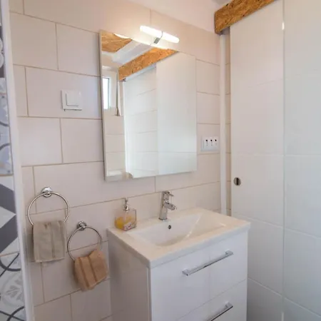 Apartamento Andrej In By Interhome