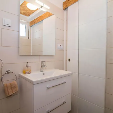 דירה Andrej In By Interhome וולי לוסיניי